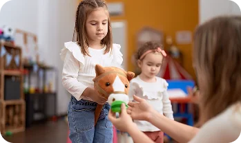 Les enfants s'adaptent facilement après le déménagement grâce à notre service qui aide à organiser un déménagement confortable pour toute la famille.